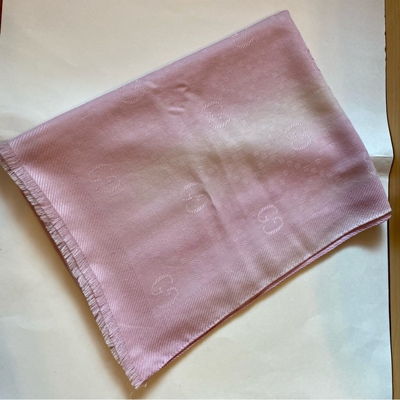 GUCCI WOOL/SILK SCAFT❤️ - Picture 5 of 7